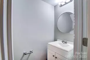 6129 Windsor Gate Ln, Charlotte, NC 28215 - Photo 8