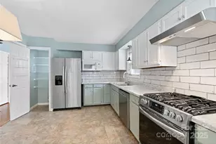 129 Exeter Ct, Hendersonville, NC 28791 - Photo 6