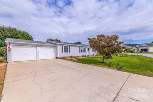 445 Riverwind Dr, Hendersonville, NC 28739 - Photo 4