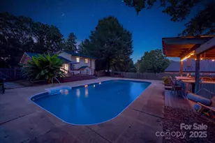 827 Brookwood Dr, Mooresville, NC 28115 - Photo 2