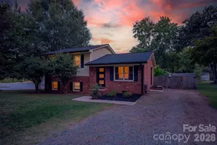 827 Brookwood Dr, Mooresville, NC 28115 - Photo 2