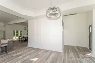 9818 Hood Rd, Charlotte, NC 28215 - Photo 6