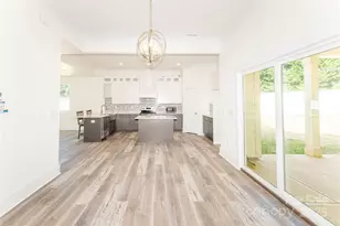 9818 Hood Rd, Charlotte, NC 28215 - Photo 12