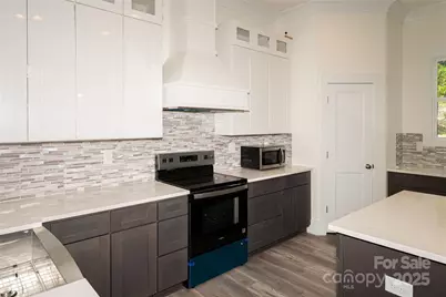 9818 Hood Road, Charlotte, NC 28215 - Photo 10