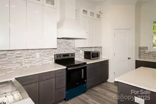 9818 Hood Rd, Charlotte, NC 28215 - Photo 10