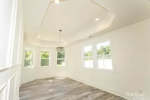 9818 Hood Rd, Charlotte, NC 28215 - Photo 8