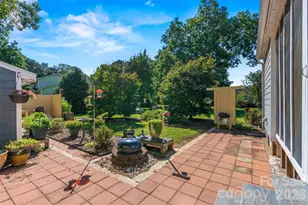 1107 S Point Rd, Belmont, NC 28012 - Photo 2