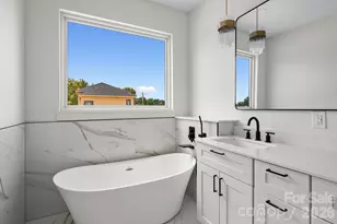 760 New Hope Rd, Flat Rock, NC 28731 - Photo 16