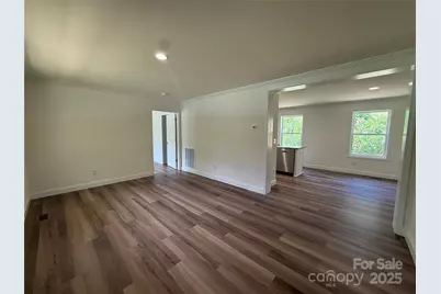 204 Oscelake Way, Hendersonville, NC 28739 - Photo 8