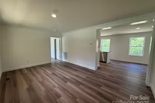 204 Oscelake Way, Hendersonville, NC 28739 - Photo 8