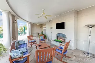 300 W 5th St, Charlotte, NC 28202 - Photo 32