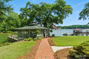 703 Island Point Rd, Mount Holly, NC 28120 - Photo 8