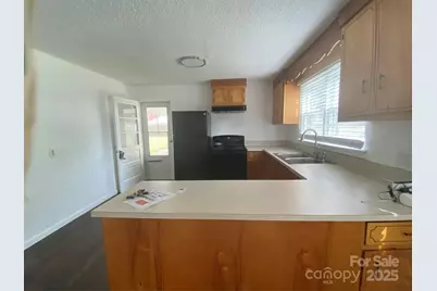 2842 1st Avenue NW, Hickory, NC 28601 - Photo 12