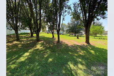 2842 1st Avenue NW, Hickory, NC 28601 - Photo 2