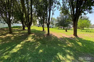 2842 1st Ave NW, Hickory, NC 28601 - Photo 2