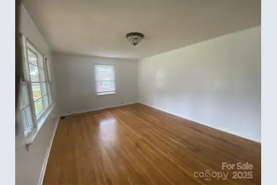 2842 1st Avenue NW, Hickory, NC 28601 - Photo 8