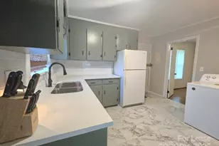 809 Wilbrown Cir, Charlotte, NC 28217 - Photo 4