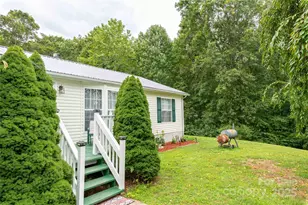 98 Cardinal Ln, Burnsville, NC 28714 - Photo 4