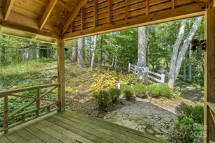 386 Old Log Rd, Green Mountain, NC 28740 - Photo 10