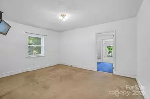 955 Hickory Nut St, Charlotte, NC 28205 - Photo 14