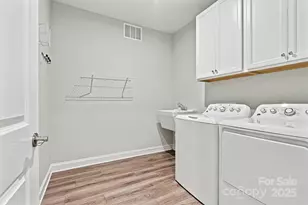 12508 Old Iron Ln, Charlotte, NC 28215 - Photo 32