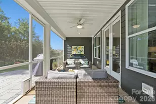 12508 Old Iron Ln, Charlotte, NC 28215 - Photo 32