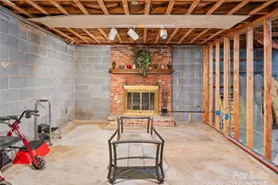 631 Macedonia Rd, Asheville, NC 28804 - Photo 32