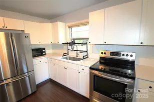 3517 Carlyle Dr, Charlotte, NC 28208 - Photo 6