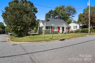 320 S Oakwood Dr, Statesville, NC 28677 - Photo 4