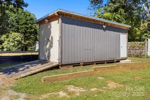 320 S Oakwood Dr, Statesville, NC 28677 - Photo 34