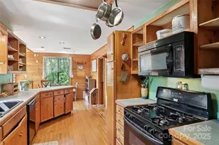 139 Forest Hills Rd, Bryson City, NC 28713 - Photo 4