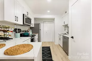 1635 Merry Oaks Rd, Charlotte, NC 28205 - Photo 6