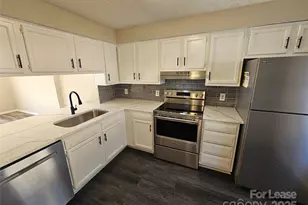 9445 Lexington Cir, Charlotte, NC 28213 - Photo 6