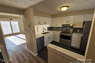 9445 Lexington Cir, Charlotte, NC 28213 - Photo 4