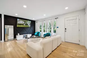 1530 Barberry Ct, Charlotte, NC 28211 - Photo 2