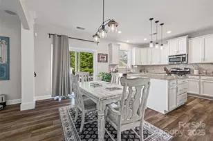 559 Daventry Ct, Clover, SC 29710 - Photo 6