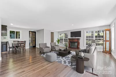 425 Lyndhurst Drive, Hendersonville, NC 28791 - Photo 2