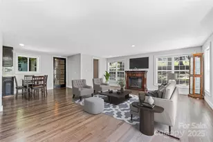 425 Lyndhurst Dr, Hendersonville, NC 28791 - Photo 2