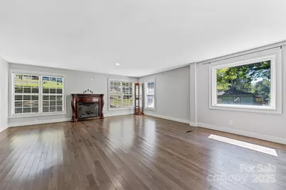 425 Lyndhurst Drive, Hendersonville, NC 28791 - Photo 10