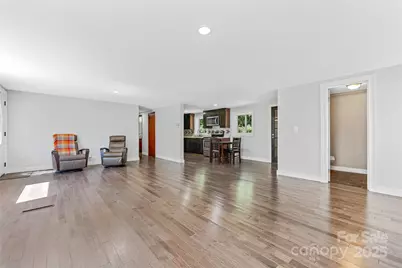 425 Lyndhurst Drive, Hendersonville, NC 28791 - Photo 12