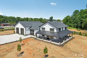 109 Winners Cir, Mooresville, NC 28117 - Photo 2