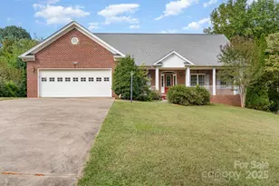 640 40th Ave Ln NW, Hickory, NC 28601 - Photo 1