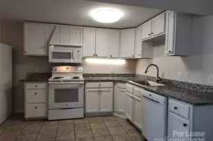 340 Hollis Rd, Charlotte, NC 28209 - Photo 4