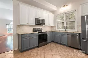 10024 Avon Farm Ln, Charlotte, NC 28269 - Photo 8