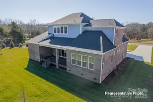 402 Turtleback Rdg, Matthews, NC 28104 - Photo 2