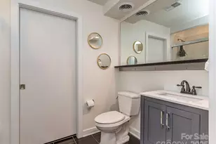 525 E 6th St, Charlotte, NC 28202 - Photo 16