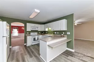 410 W Elm St, Wingate, NC 28174 - Photo 14