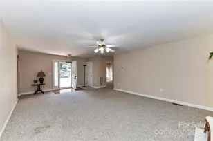 410 W Elm St, Wingate, NC 28174 - Photo 8