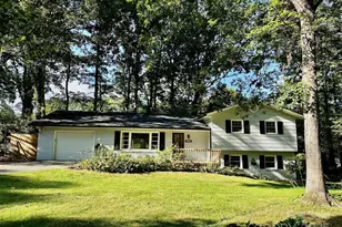 3238 Debbie Dr, Hendersonville, NC 28791 - Photo 2