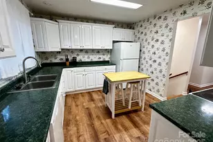 3238 Debbie Dr, Hendersonville, NC 28791 - Photo 10